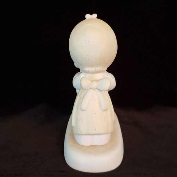 Vintage Precious Moments Porcelain Figurine 1983 "To a Very Special Sister" - Picture 4 of 11